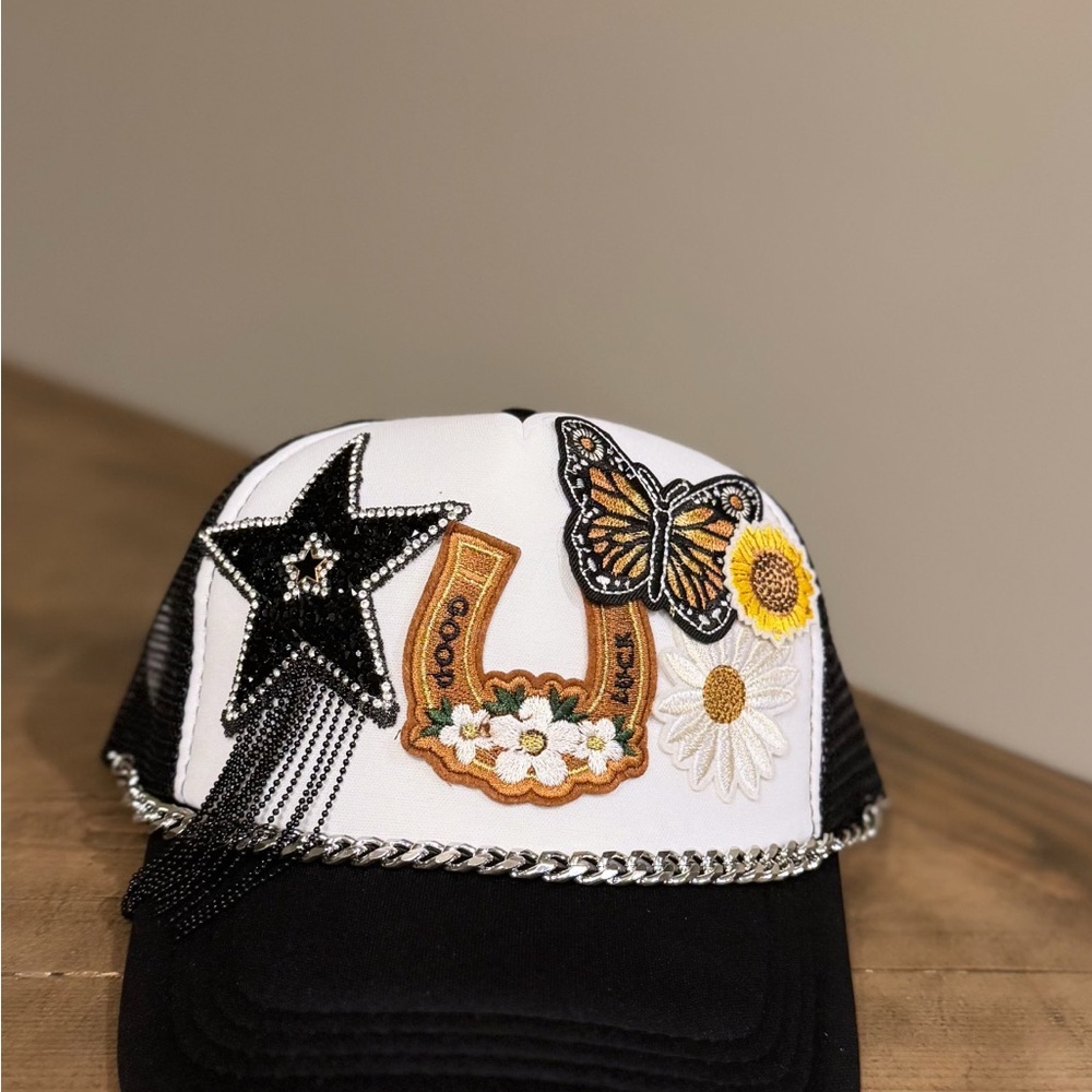 Women’s/teen Trucker Hat!